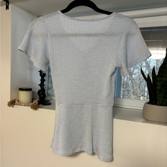 Reitman’s Tee Shirt Blouse - Picture 5 of 6